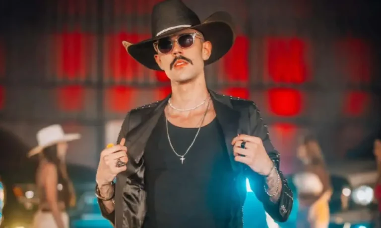 Ladário contrata cantor