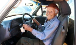 Leia mais sobre o artigo Aos 102 anos, Ranulfo renova CNH e celebra independência ao volante