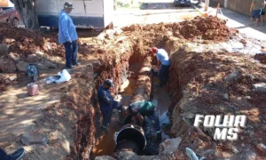 Leia mais sobre o artigo Adutora rompe e deixa bairros da parte alta sem abastecimento de água em Corumbá