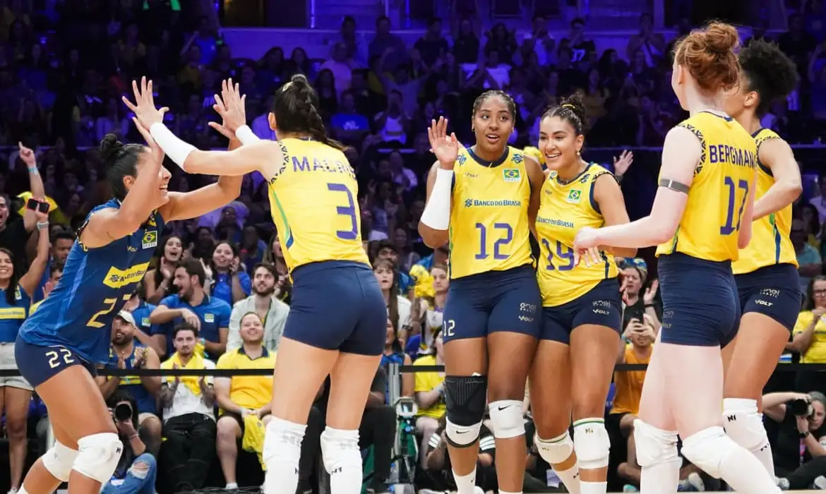 No momento, você está visualizando Brasil vence os EUA e segue invicto na Liga das Nações de Vôlei