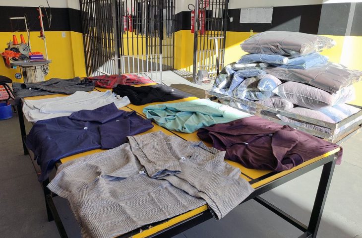 Mais de mil peças de inverno feitas por internos são doadas ao Hospital São Julião em Campo Grande