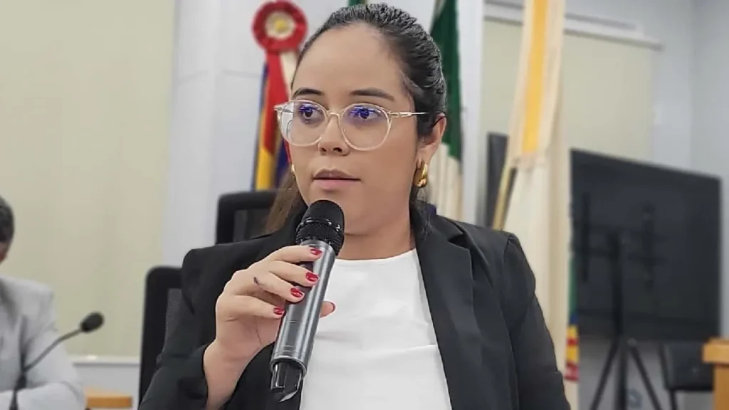 Vereadora cobra drenagem e pavimentação no Cristo Redentor 3 Hanna Santana cobra drenagem e pavimentação em ruas do Cristo Redentor que seguem sem asfalto.