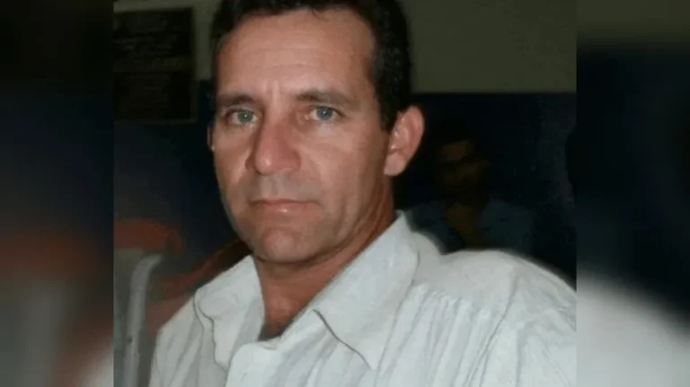 Homem morre prensado por trator