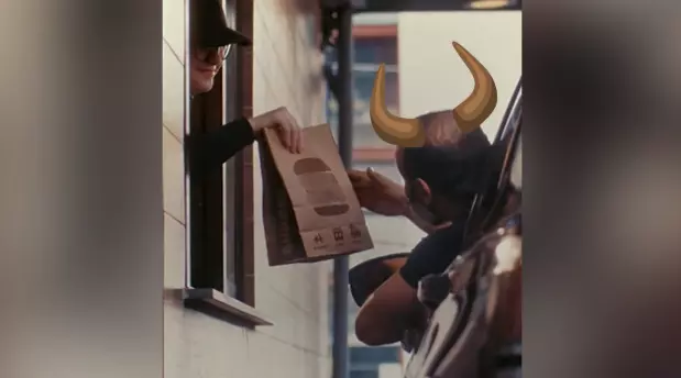 No momento, você está visualizando Burger King lança promoção “Corno Drive-Thru” para o Dia dos Namorados