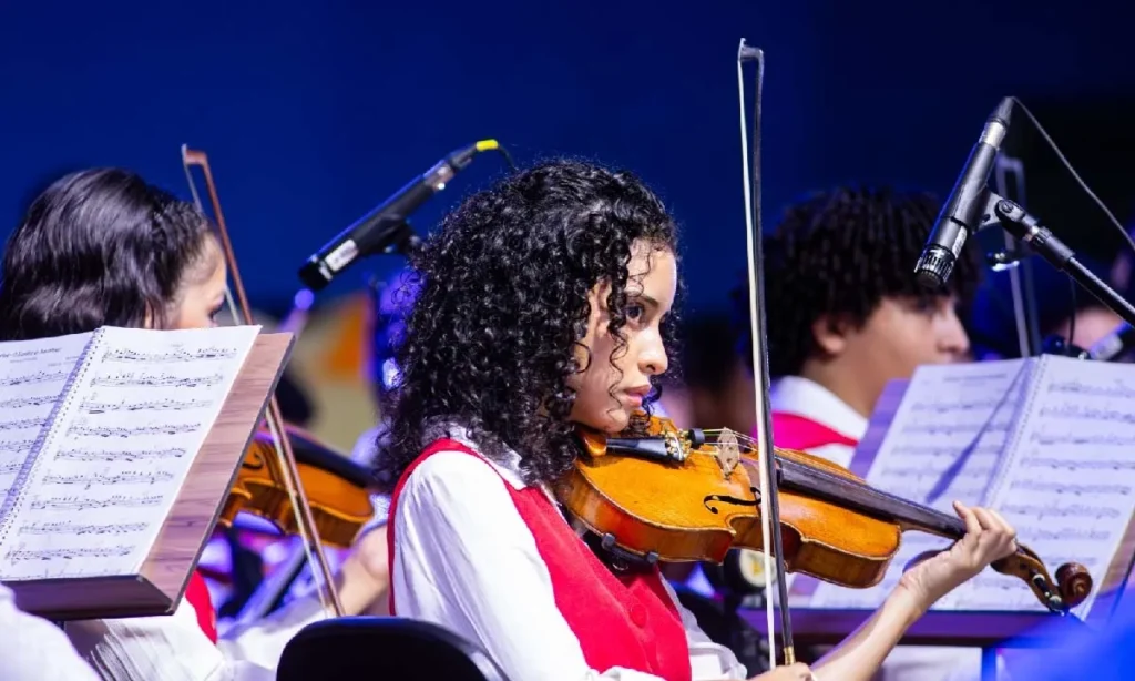 Jovens do Moinho Cultural integram turnê nacional com tributo a Michael Jackson 2 jovens do Moinho Cultural