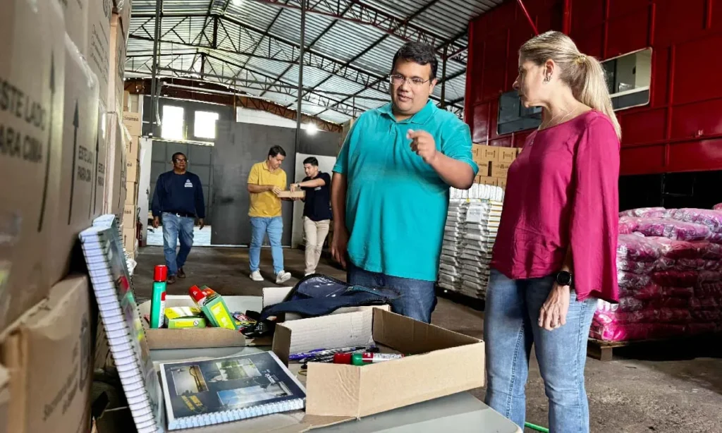 Corumbá entrega mais de 16 mil kits escolares personalizados no retorno às aulas 2 kits escolares