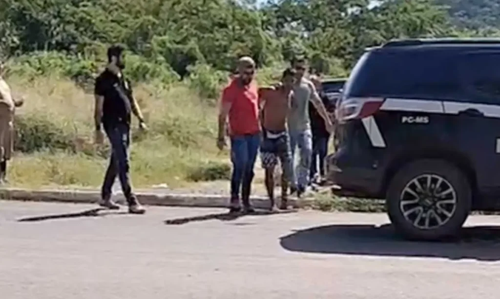 Preso autor de roubo a idosos em Corumbá; ele tentou tomar arma de policial 2 • Preso suspeito de roubo a idosos em Corumbá; ele tentou tomar arma de policial