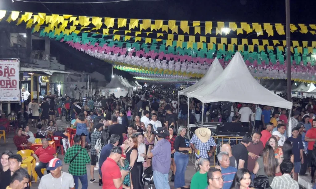MP vai apurar denúncia de irregularidades em licitação milionária para eventos em Ladário 3 MPMS investiga denúncia de irregularidades em licitação de R$ 4,1 milhões para eventos no município de Ladário.