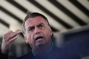 Leia mais sobre o artigo Bolsonaro usará tornozeleira eletrônica e terá redes sociais bloqueadas, decide STF