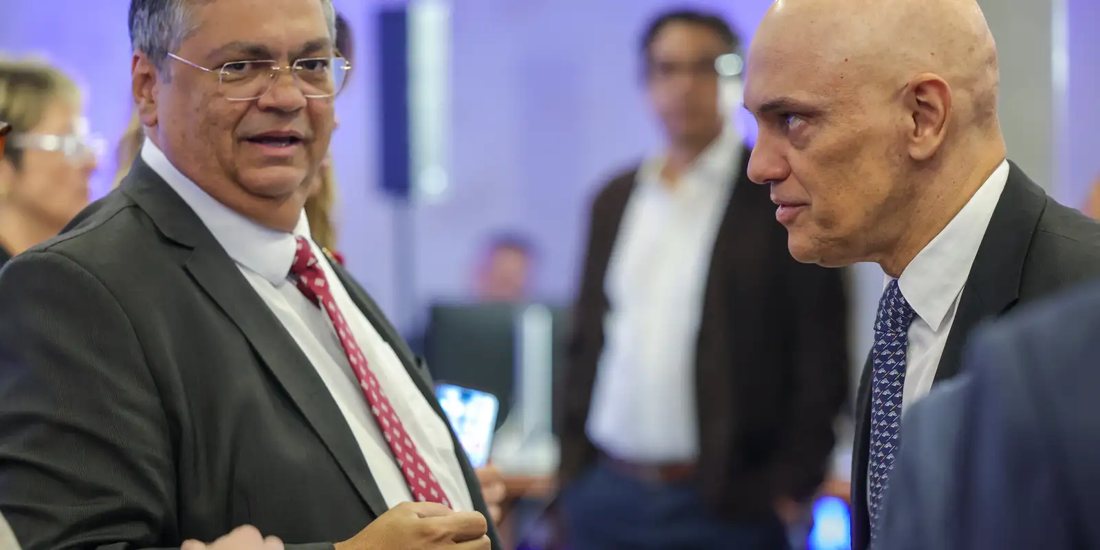 Dino se solidariza e elogia Moraes alvo de novas sancoes
