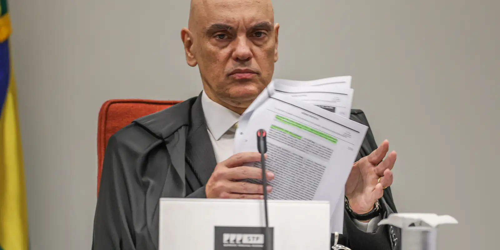 Eduardo aumenta ilicitos apos tornozeleira em Bolsonaro diz Moraes