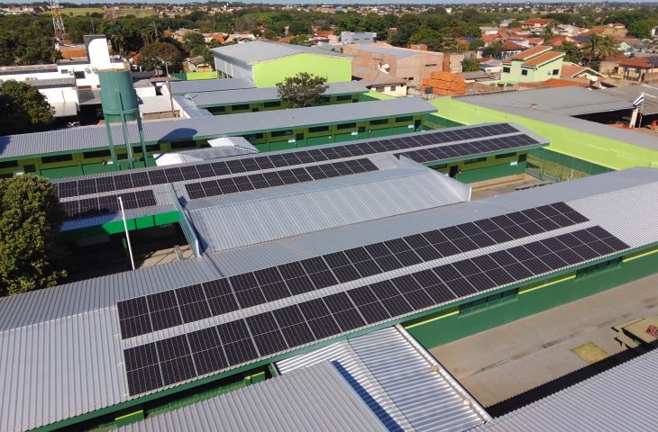 Escolas estaduais de MS adotam energia solar e reduzem conta de luz em até 40%