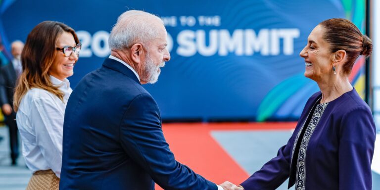 Lula propõe aprofundar relações econômicas e comerciais com o México