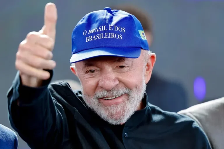 Aprovação de Lula cresce após ameaça de Trump impor tarifas ao Brasil