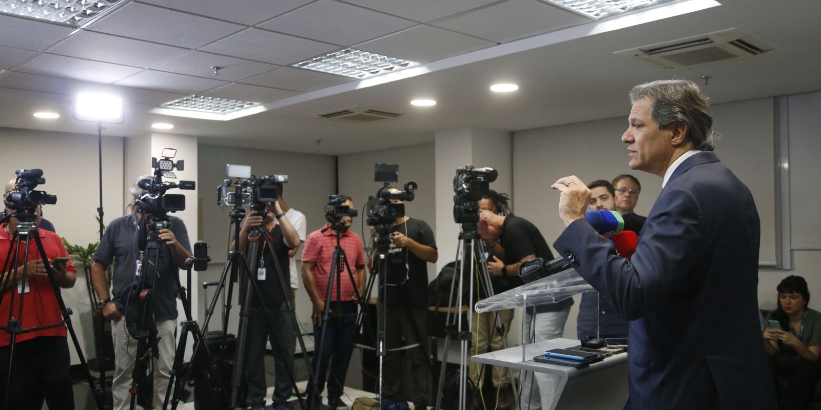 Tesouro dos EUA procura Haddad para agendar reuniao sobre tarifaco