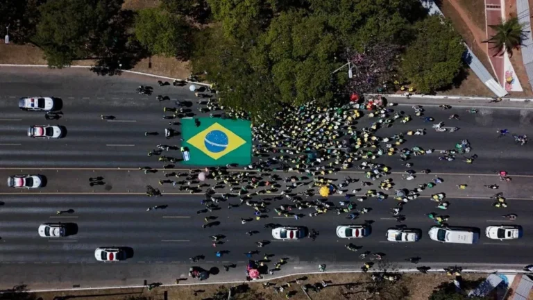 bolsonaristas, ato em Brasília, Jair Bolsonaro, Eduardo Bolsonaro, Alexandre de Moraes