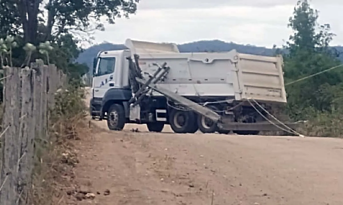 colisão com poste