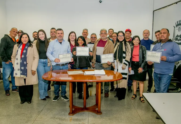 Corumbá certifica taxistas em curso de qualificação sobre atendimento ao cliente