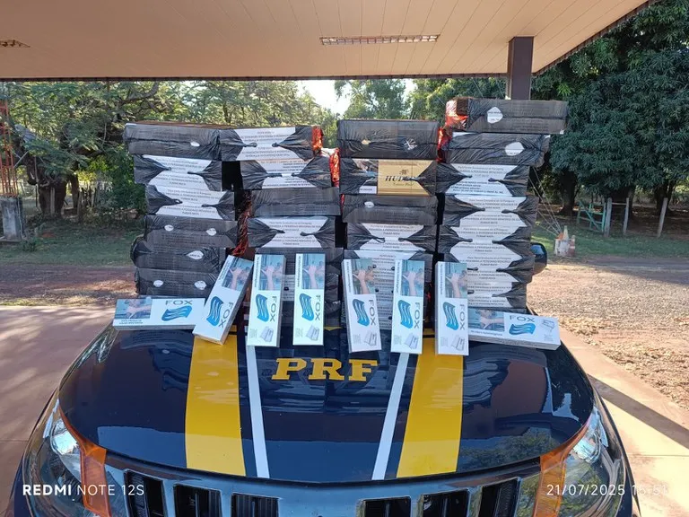 Folha MS - Notícias de Corumbá, Ladário e todo Estado de Mato Grosso do Sul 23 PRF apreende 3 mil maços de cigarros contrabandeados na BR-419, em Anastácio (MS). Três pessoas foram presas em duas ações consecutivas.