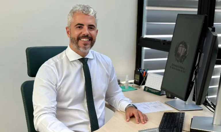 Adolescente boliviano consegue cartão do SUS após ação da Defensoria em Corumbá