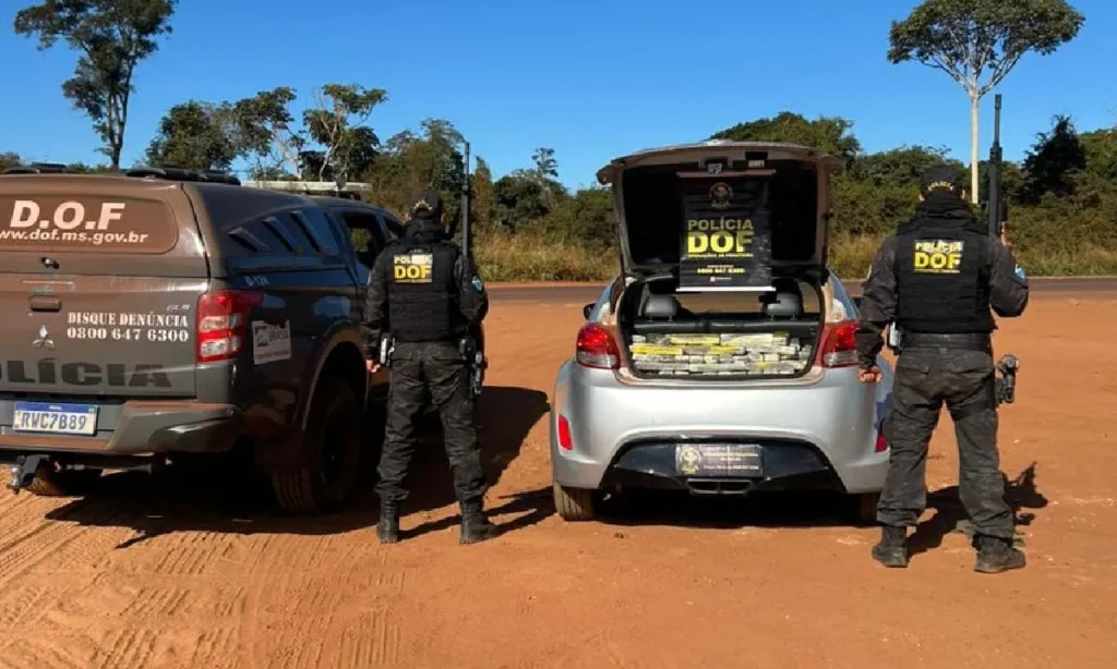 Homem é preso com mais de 330 kg de maconha em carro na MS-295 2 DOF apreende mais de 300 kg de maconha