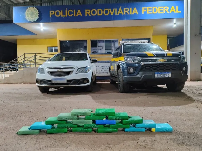 PRF apreende 21,8 kg de cocaína escondidos em carro na BR-262 em Miranda