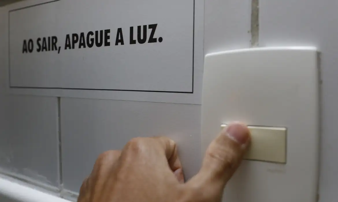 No momento, você está visualizando Nova tarifa social de energia elétrica passa a valer neste sábado