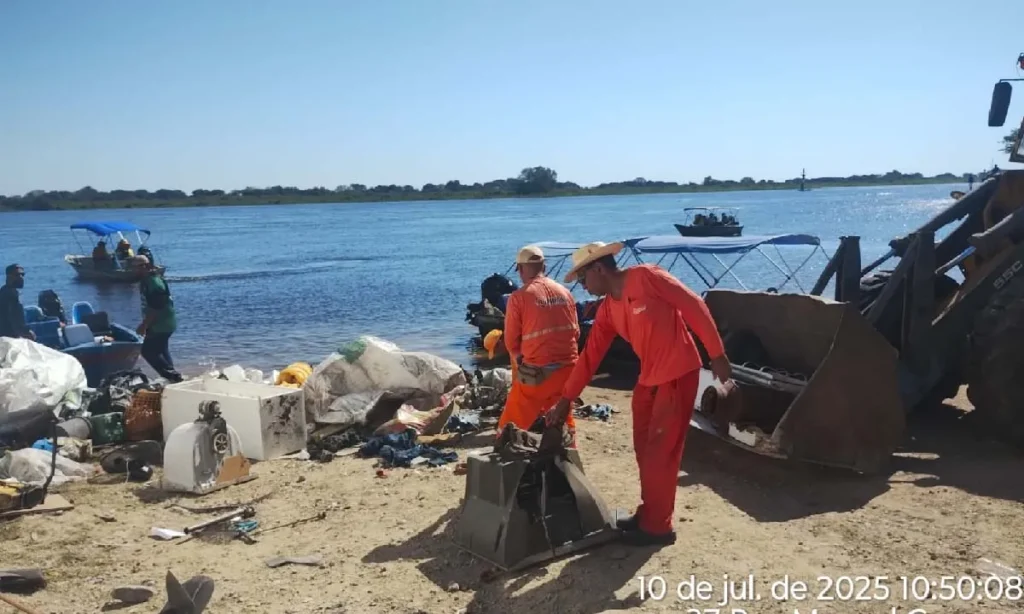 Descarte irregular de lixo é flagrado na prainha do Porto Geral 3 entulho2 descarte irregular de lixo