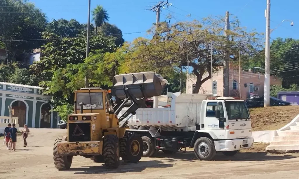Descarte irregular de lixo é flagrado na prainha do Porto Geral 5 entulho3 descarte irregular de lixo