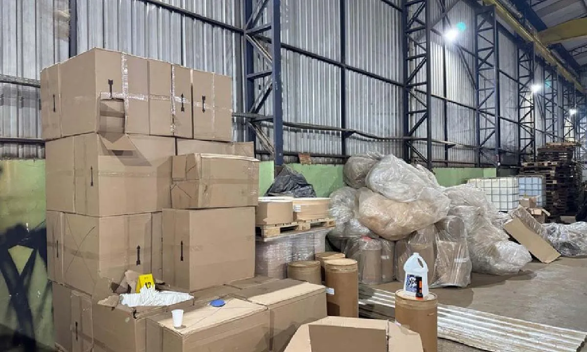 PF descobre fábrica clandestina de cigarros que mantinha paraguaios em trabalho forçado. Ação bloqueia R$ 20 milhões.