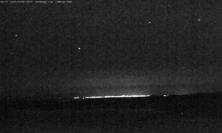 Fogo se aproxima da fronteira do Brasil com a Bolívia e acende alerta no Pantanal