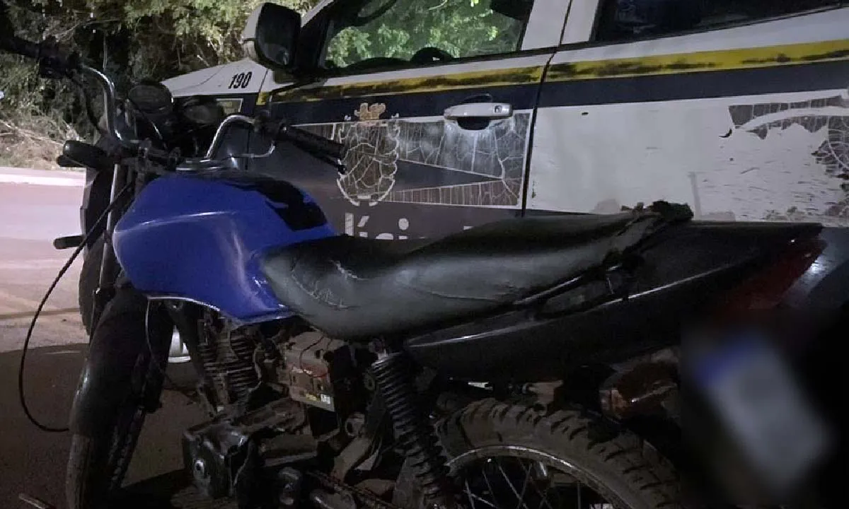 Leia mais sobre o artigo Polícia Militar recupera motocicleta furtada após tentativa de assalto frustrada a entregador em Ladário