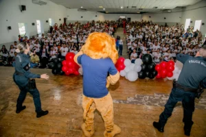 Leia mais sobre o artigo Alunos da rede municipal participam de formatura do PROERD em Corumbá