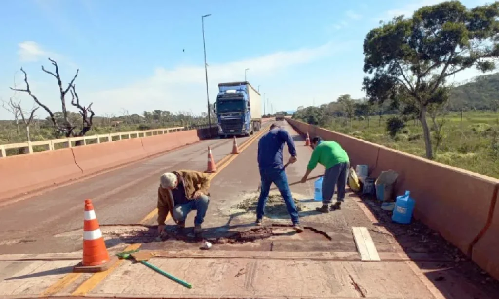 reparo agesul 1 ponte sobre o Rio Paraguai