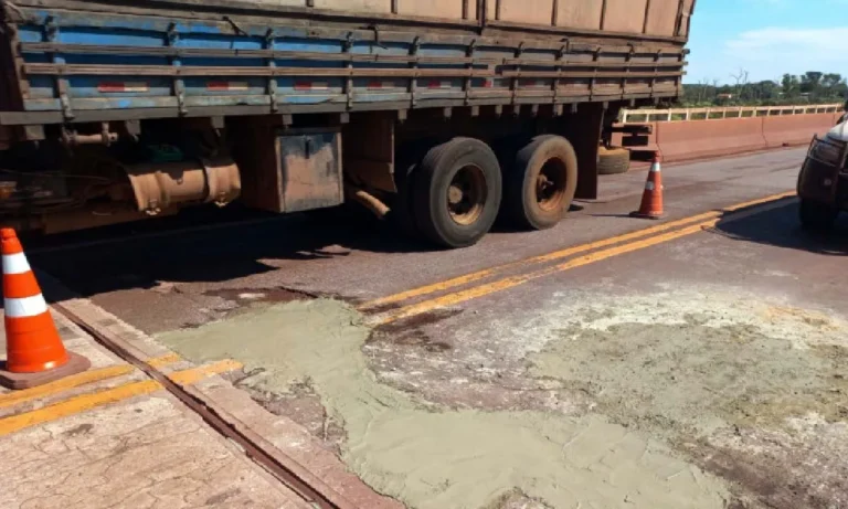 reparo na ponte sobre o rio paraguai