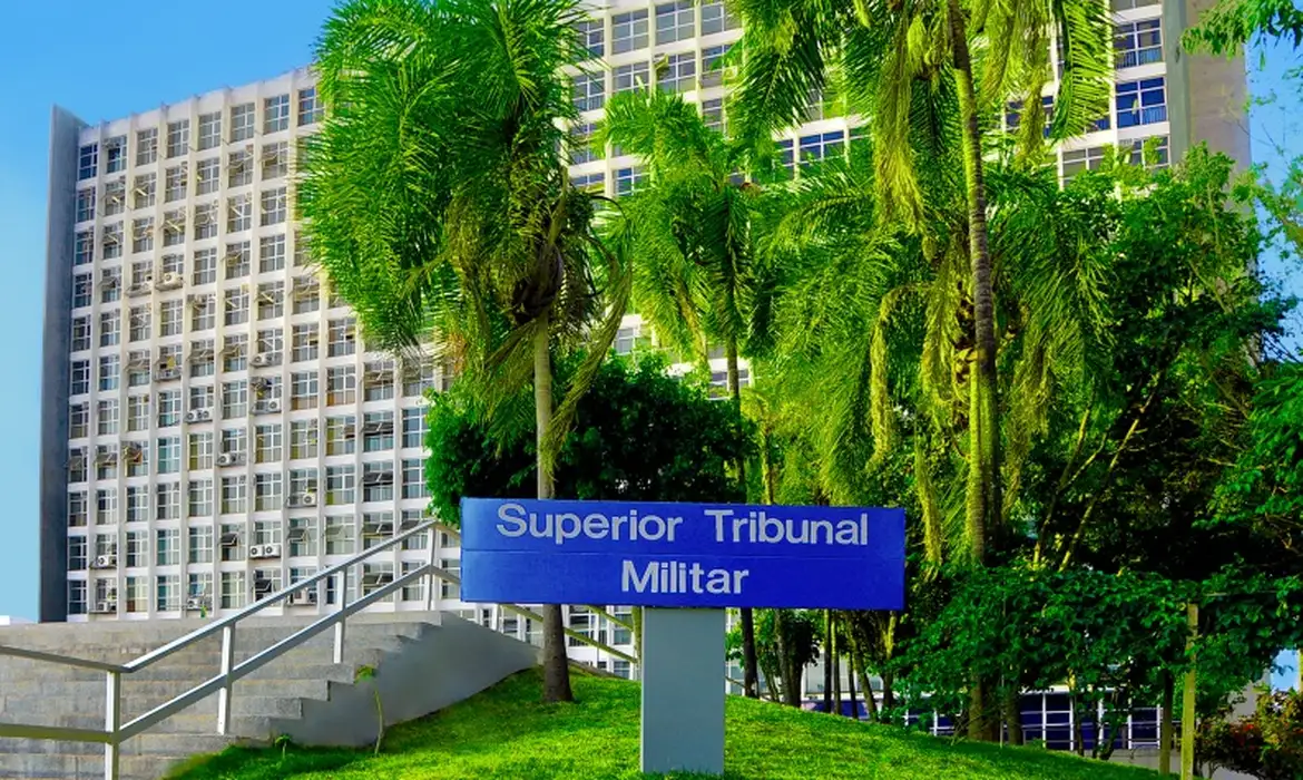 Leia mais sobre o artigo Suboficial da Marinha é condenado por assédio sexual contra cabo trans no Rio