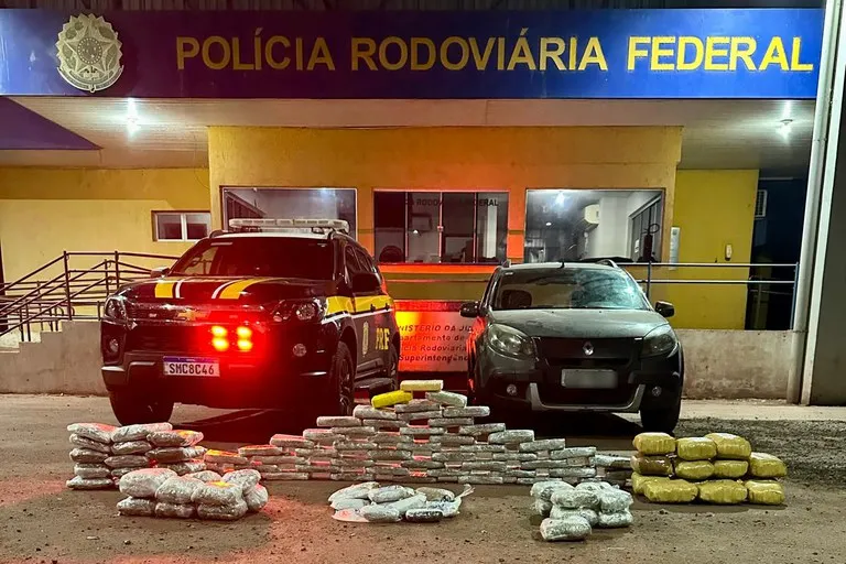 PRF apreende 95,1 kg de drogas e prende motorista na BR-262 em Miranda