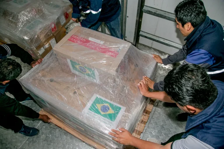 Corumbá atua na logística de entrega de 600 mil vacinas do Brasil para a Bolívia