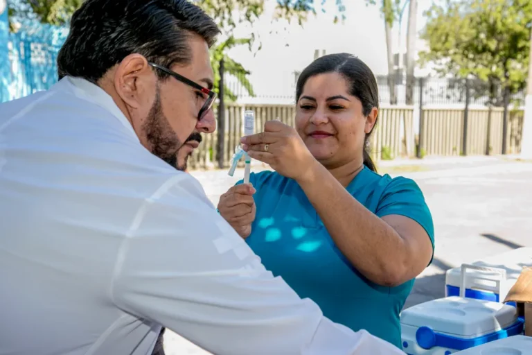 Mutirão de vacinação contra o sarampo acontece neste sábado (26) em Corumbá. Sete unidades de saúde e um drive-thru estarão disponíveis das 08h às 13h.