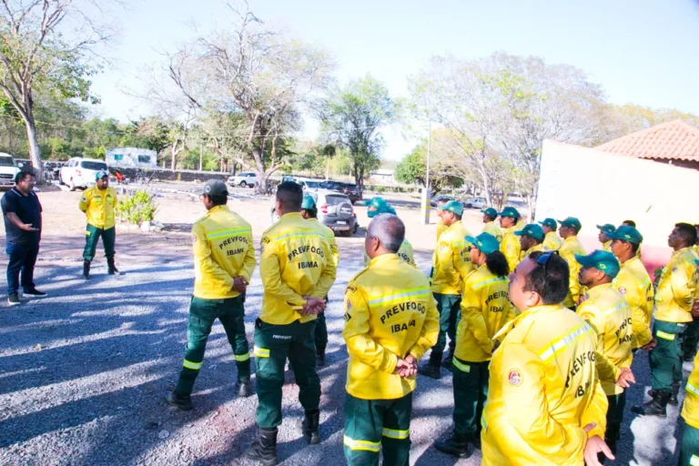Prefeito visita base do Prevfogo e destaca importância da brigada na proteção do Pantanal