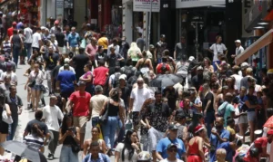 Leia mais sobre o artigo População do Brasil chega a 213,4 milhões em 2025, aponta IBGE