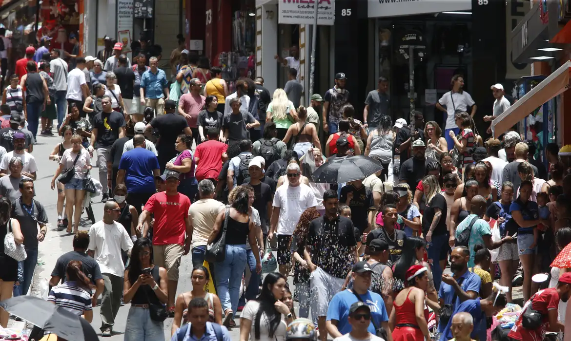 Leia mais sobre o artigo População do Brasil chega a 213,4 milhões em 2025, aponta IBGE