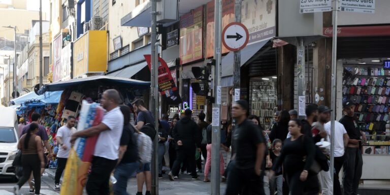Desemprego cai para 5,6% até maio e registra menor taxa da série histórica para o período