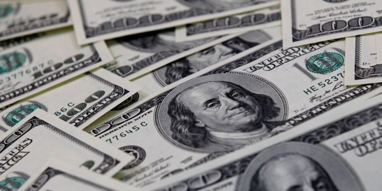 Dólar fecha a R$ 5,18 e Ibovespa atinge maior nível da história