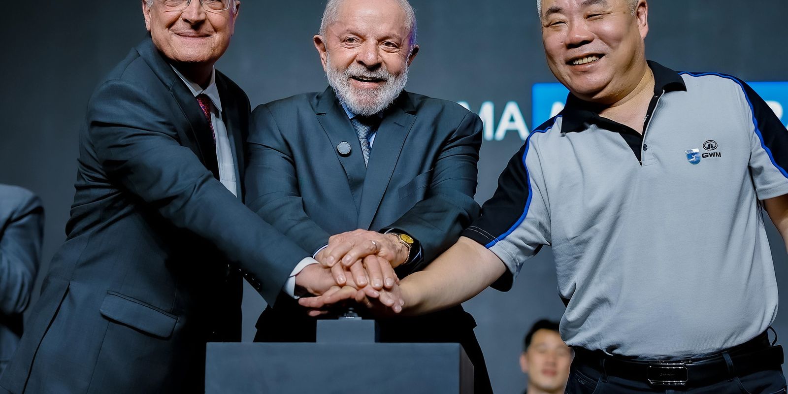 Em inauguracao de montadora Lula defende relacao comercial com China