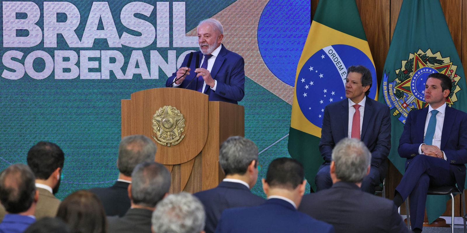 Governo anuncia R 30 bi em credito para setores afetados