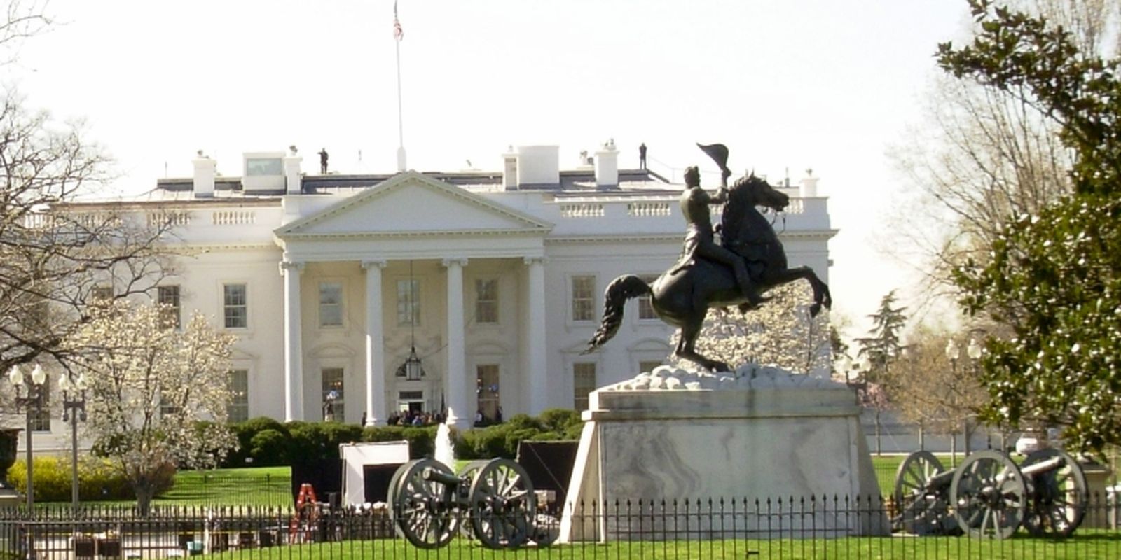 Governo dos EUA usa as redes sociais para reagir a