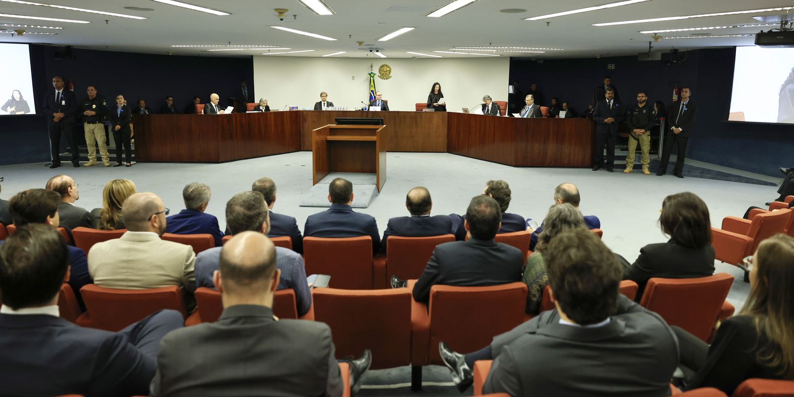 Mais de 33 mil pessoas querem acompanhar julgamento de Bolsonaro
