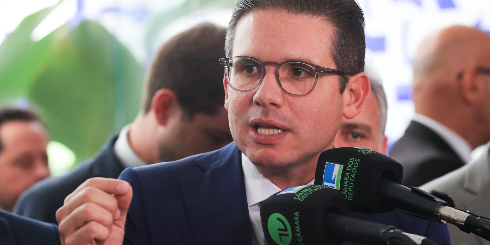 Motta envia pedido de afastamento de 15 deputados apos motim