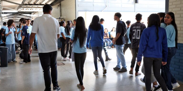 Pé-de-Meia: estudantes nascidos em maio e junho recebem 6ª parcela nesta quarta-feira